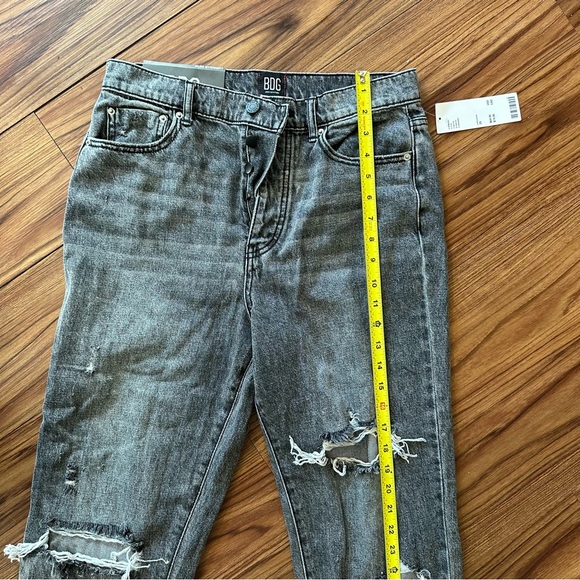 NWT BDG Slim Straight Jeans Size 29 Grey Distressed - Picture 8 of 15
